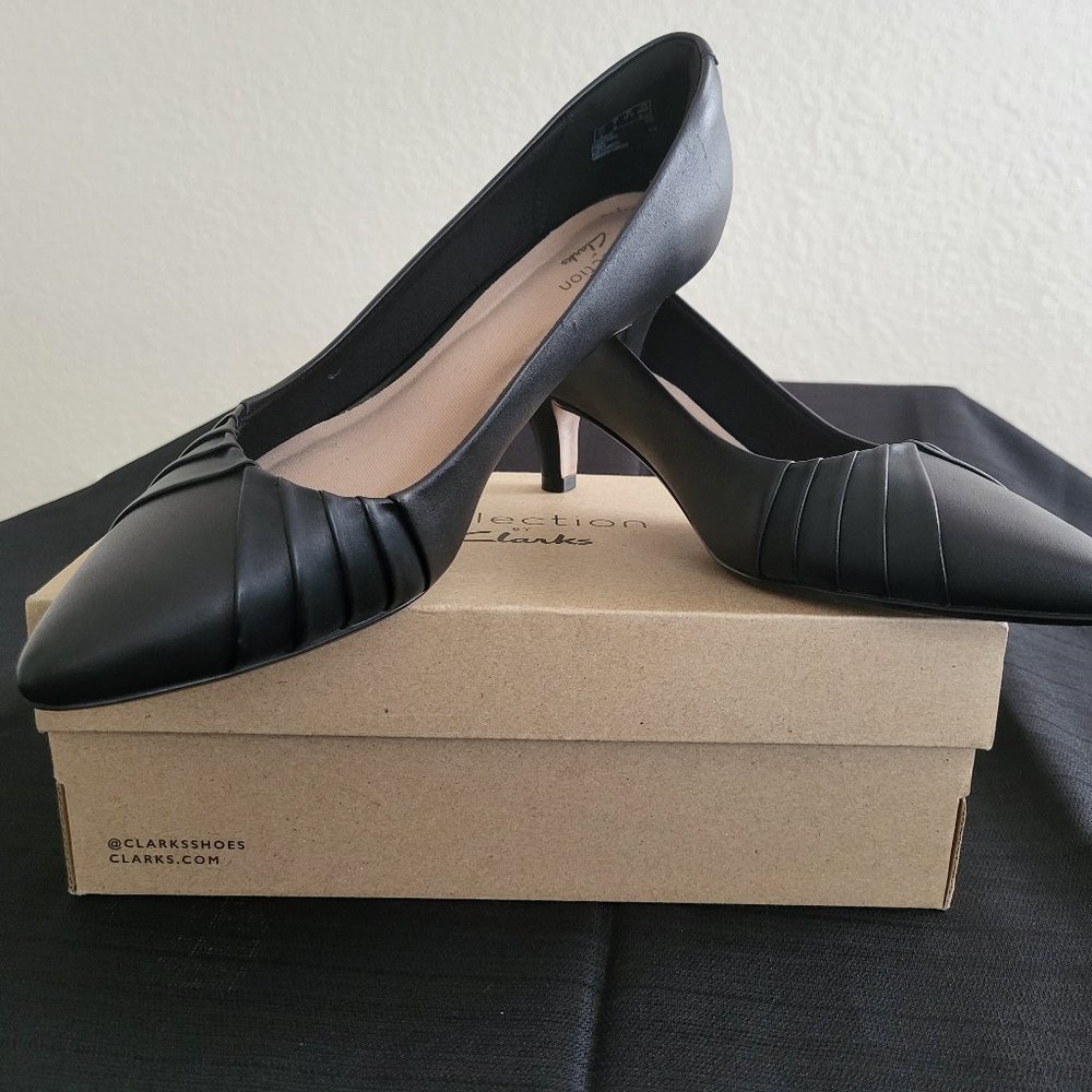 SOLD. CLARKS Women's "Linvale Crown" Pump black leather shoes 7W
